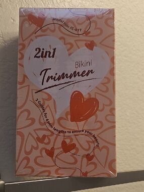 2 in 1 Bikini Trimmer - Peach & White Heart Design